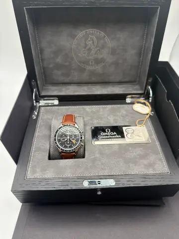 Omega Speedmaster Limited Edition view 4
